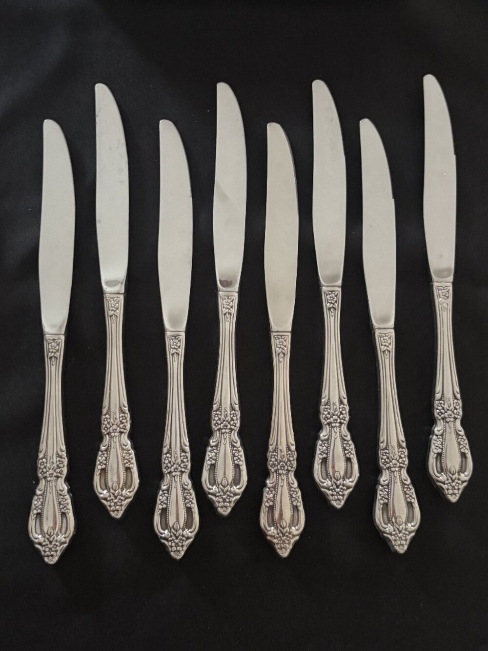 Oneida Raphael Stainless - Knives
